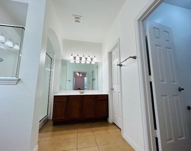 6208 Crescent Street - Photo Thumbnail 13