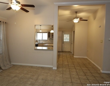 8810 Lost Arbor Cir - Photo Thumbnail 4