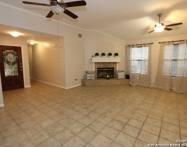 8810 Lost Arbor Cir - Photo Thumbnail 2