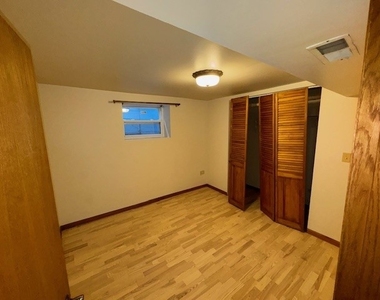 2549 W Winnemac Avenue - Photo Thumbnail 12