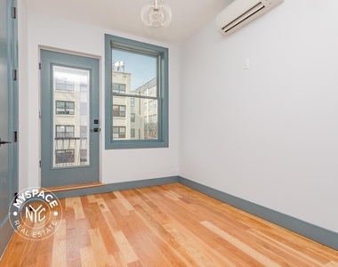 376 Bedford Ave - Photo Thumbnail 8