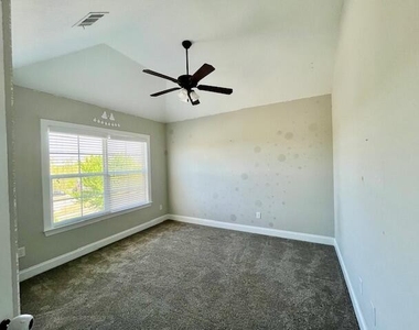 715 Spotswood Drive - Photo Thumbnail 25