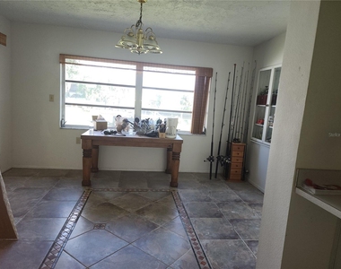 5604 Essex Way - Photo Thumbnail 3