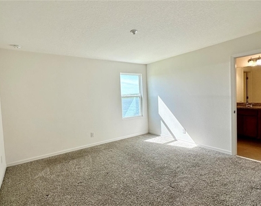 5082 Royal Point Avenue - Photo Thumbnail 11