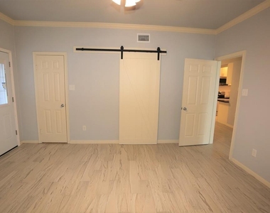 2255 Braeswood Park Drive - Photo Thumbnail 7