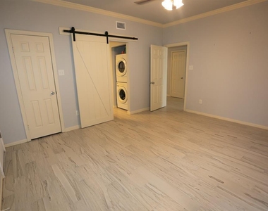 2255 Braeswood Park Drive - Photo Thumbnail 5