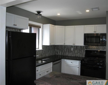 1108 N Oaks Boulevard - Photo Thumbnail 1