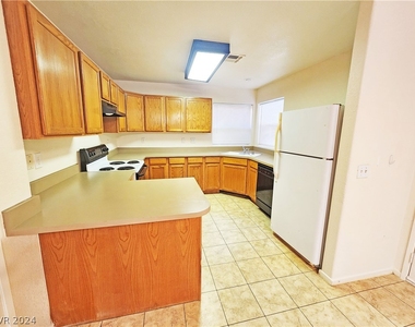 2321 E Calvada Boulevard - Photo Thumbnail 5