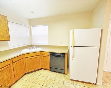 2321 E Calvada Boulevard - Photo Thumbnail 7