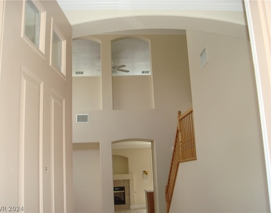 608 Bianca Bay Street - Photo Thumbnail 8