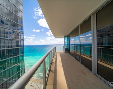 17121 Collins Ave - Photo Thumbnail 21