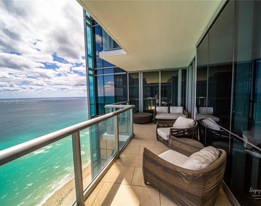 17121 Collins Ave - Photo Thumbnail 22