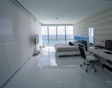 17121 Collins Ave - Photo Thumbnail 10