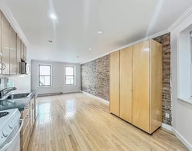 527 West 48th Street - Photo Thumbnail 1