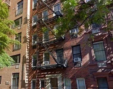 East 80th Street - Photo Thumbnail 4