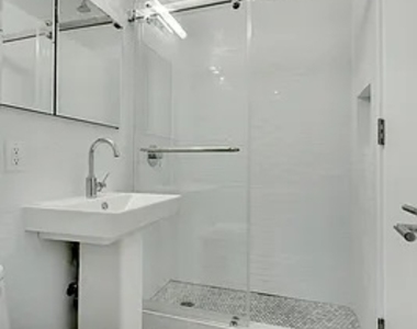 226 East 25th Street - Photo Thumbnail 5