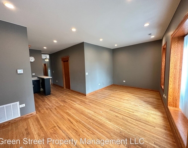 4414 N Clark St - Photo Thumbnail 10