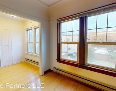 326 W. Mercer Street - Photo Thumbnail 3