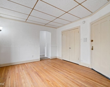 1440 W. Howard St. Apt. 10 - Photo Thumbnail 2