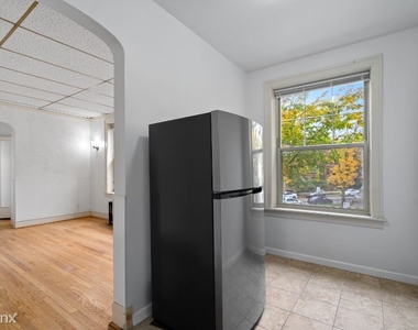 1440 W. Howard St. Apt. 10 - Photo Thumbnail 6