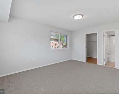 208 Victor Pkwy - Photo Thumbnail 11