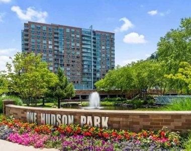 317 Hudson Park - Photo Thumbnail 0