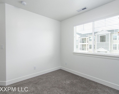 1777 W Newcastle Ln #132 - Photo Thumbnail 22