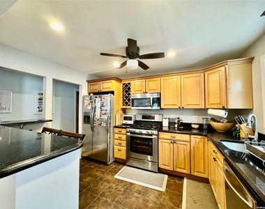 551 W Walnut Street - Photo Thumbnail 2