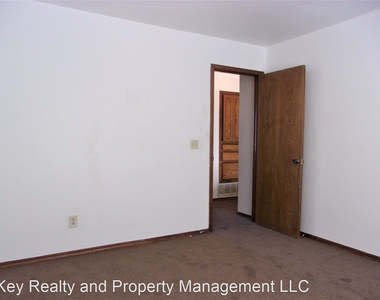 3707 N Saint Charles St - Photo Thumbnail 5