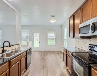 131 Lavaca Loop - Photo Thumbnail 8