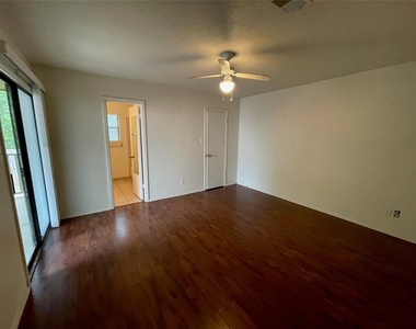 2204 Berkett Drive - Photo Thumbnail 4