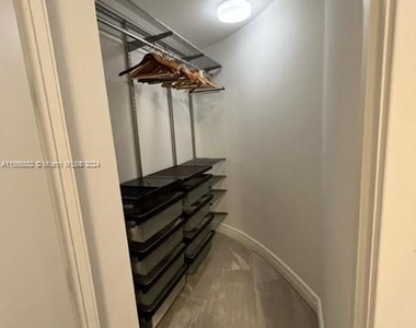 18101 Collins Ave - Photo Thumbnail 8