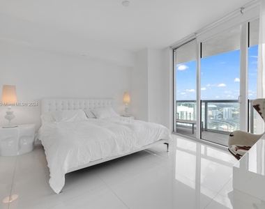 465 Brickell Ave - Photo Thumbnail 19