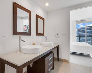 465 Brickell Ave - Photo Thumbnail 14