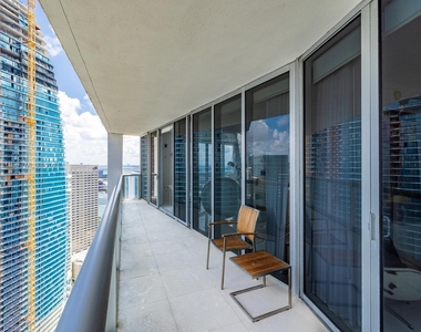 465 Brickell Ave - Photo Thumbnail 3