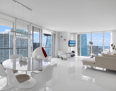 465 Brickell Ave - Photo Thumbnail 10