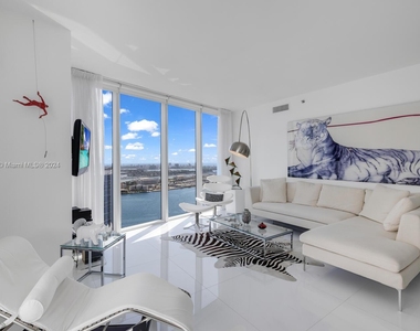 465 Brickell Ave - Photo Thumbnail 13