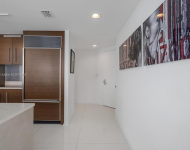 465 Brickell Ave - Photo Thumbnail 7