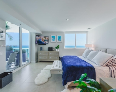 3801 Collins Ave - Photo Thumbnail 7