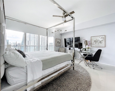 475 Brickell Ave - Photo Thumbnail 11