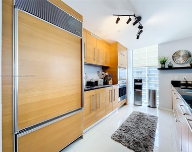 475 Brickell Ave - Photo Thumbnail 5