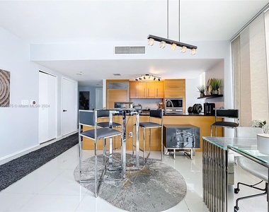 475 Brickell Ave - Photo Thumbnail 10