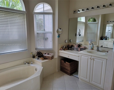 15625 Sw 52nd Ct - Photo Thumbnail 31