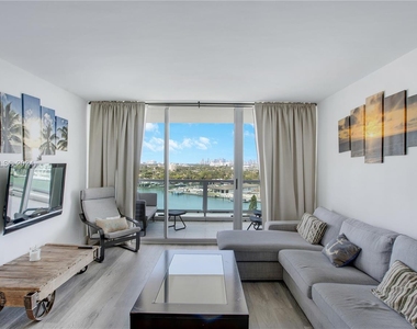 5161 Collins Ave - Photo Thumbnail 2