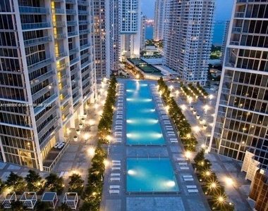 475 Brickell Ave - Photo Thumbnail 3