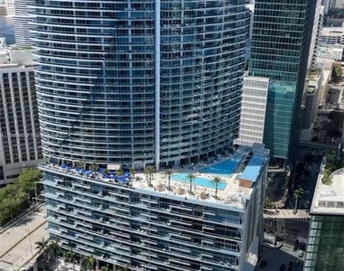 475 Brickell Ave - Photo Thumbnail 1