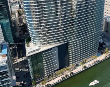 475 Brickell Ave - Photo Thumbnail 2