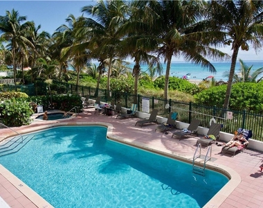 17275 Collins Ave - Photo Thumbnail 28