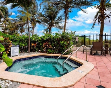 17275 Collins Ave - Photo Thumbnail 29