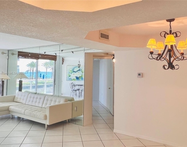 17275 Collins Ave - Photo Thumbnail 6